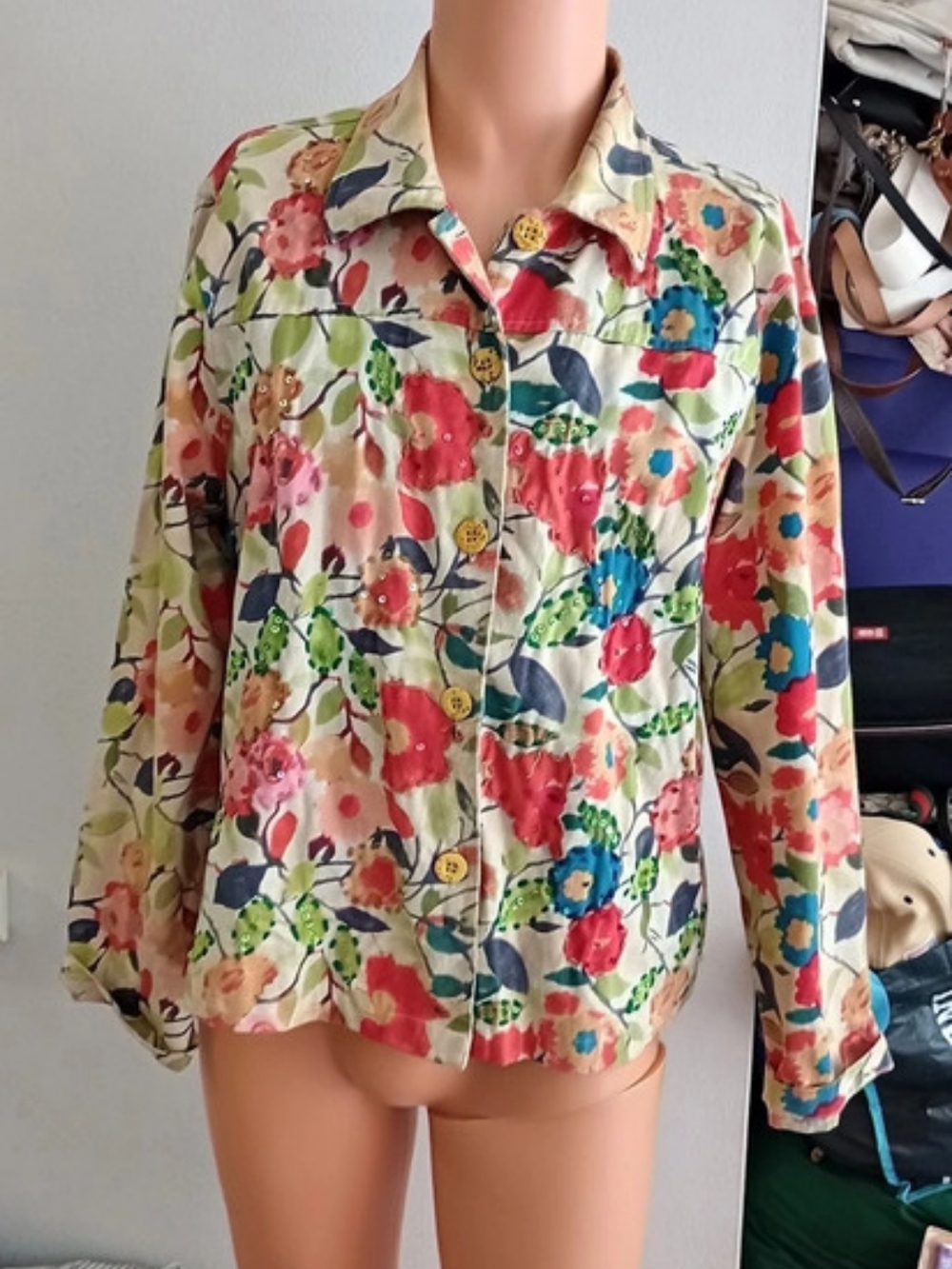 Life Style Floral Button Down Shirt in Multicolor Medium Like New